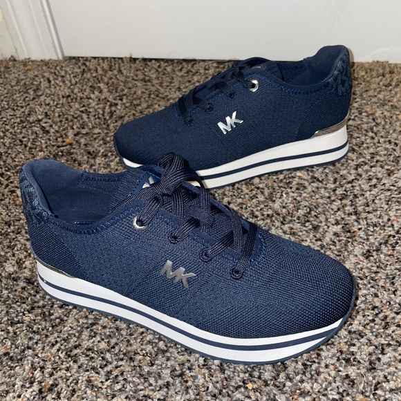 Michael Kors sneaker Monique knit trainer navy Womens Size 6.5 Sold Out - Picture 1 of 6